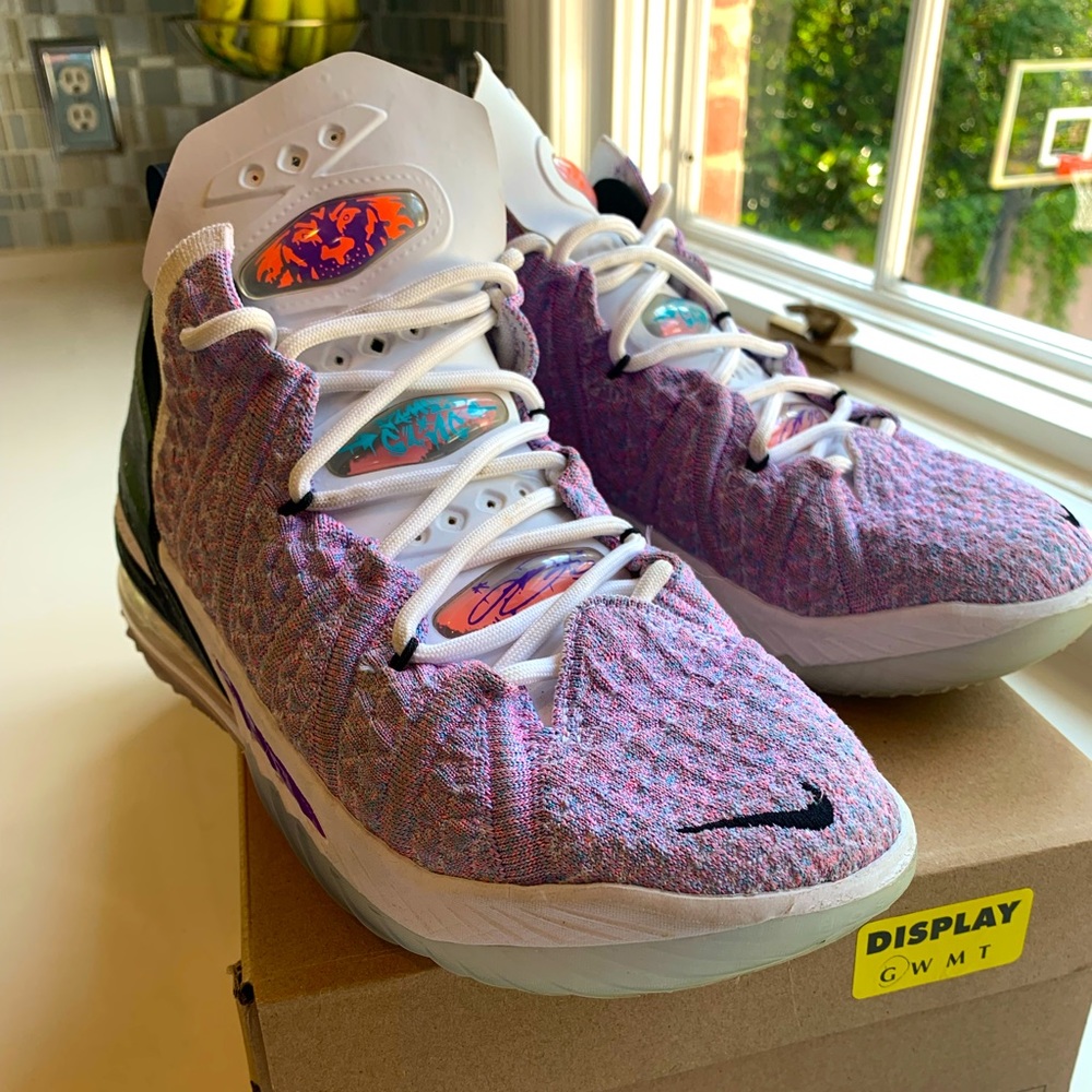 Men’s Lebron XVIII Basketball shoes